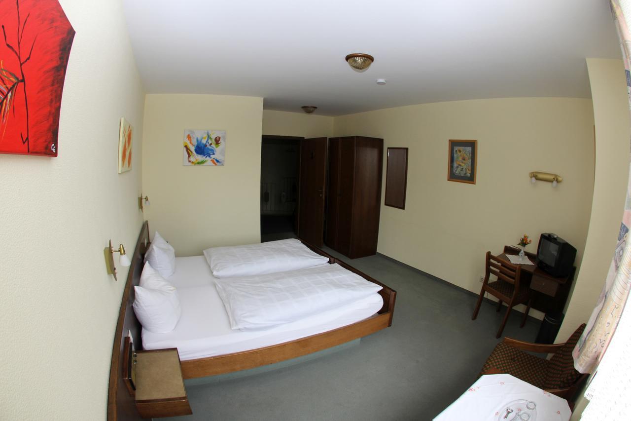 Zum Lowen Hotel Weiterstadt Exteriör bild